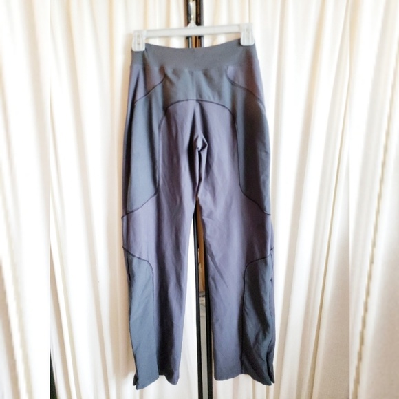 1 Nike dark gray Dri-Fit wider leg athletic pants XS - Picture 4 of 5